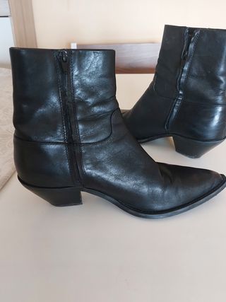 Botines negros camperos