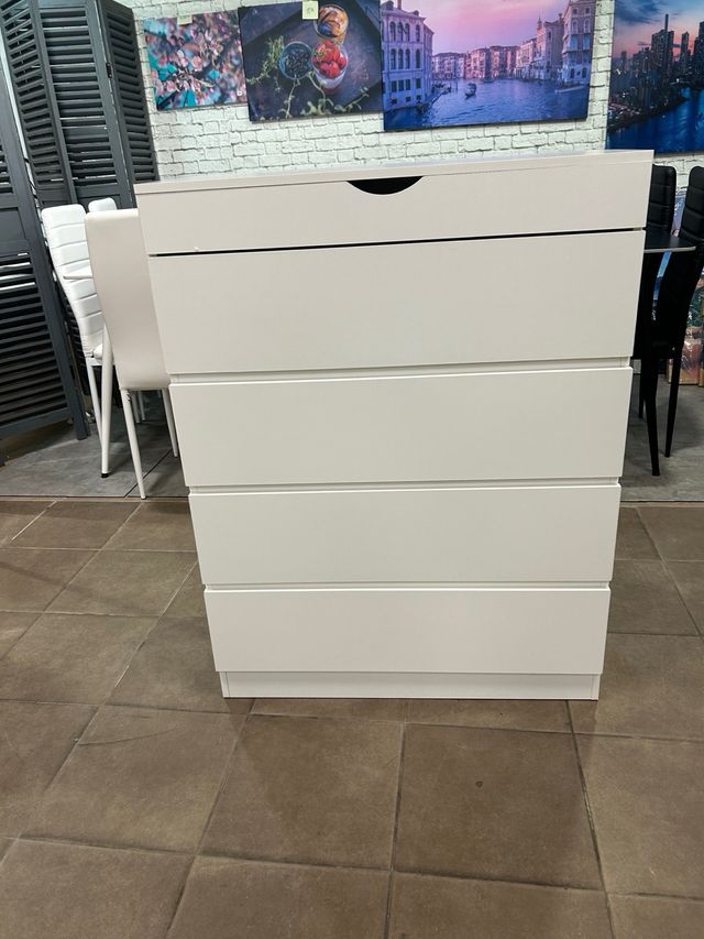 Comoda con cajones y joyero