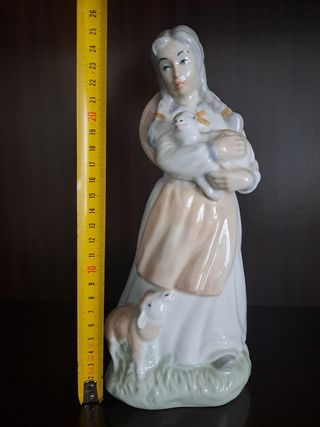 Campesina figura porcelana