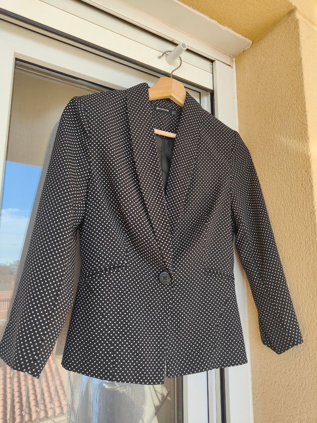 Blazer negro con lunares