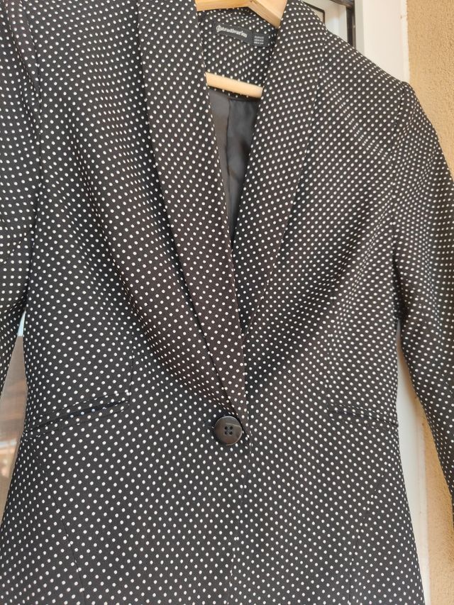 Blazer negro con lunares
