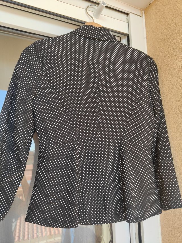 Blazer negro con lunares