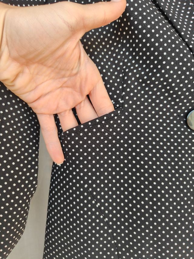 Blazer negro con lunares