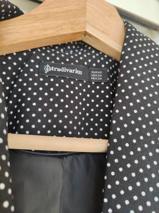 Blazer negro con lunares