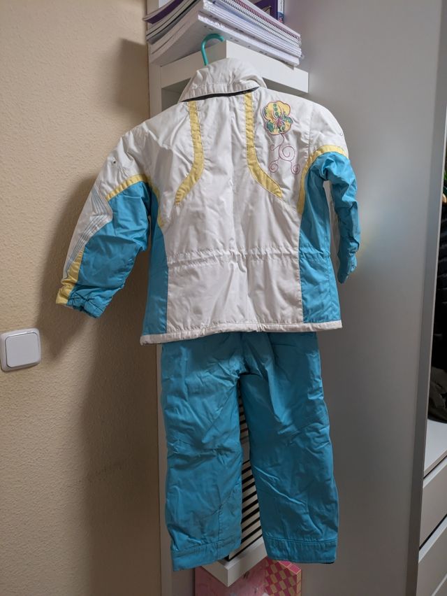 Dos conjuntos esquí talla 6, 110