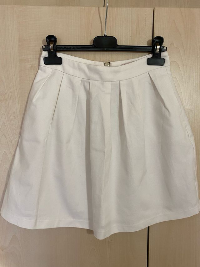 Falda blanca Stradivarius