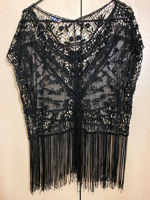 Camiseta de encaje y flecos