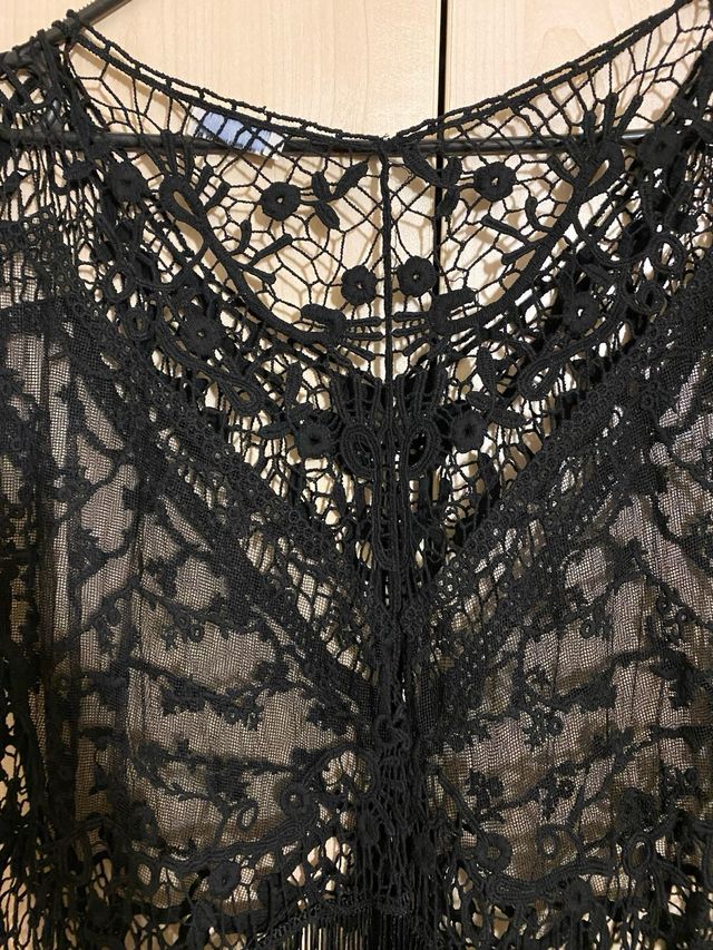 Camiseta de encaje y flecos