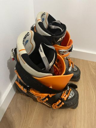 Par de Skies ELAN Magfire 9 y botas ATOMIC