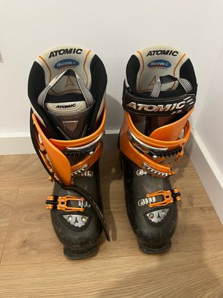 Par de Skies ELAN Magfire 9 y botas ATOMIC