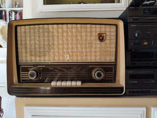Radio antigua Philips 363