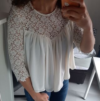 Blusa blanca con encajes Zara