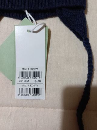 Cuffietta con pon-pon e treccine 