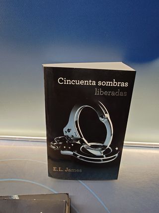 Trilogía cincuenta sombras, novelas
