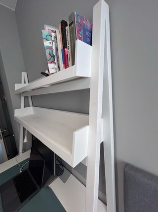 Escritorio blanco con estanterias Banak