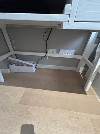 Escritorio blanco con estanterias Banak