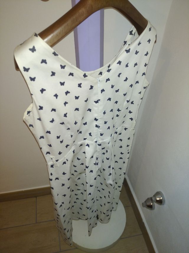 Vestito per bambina con farfalle