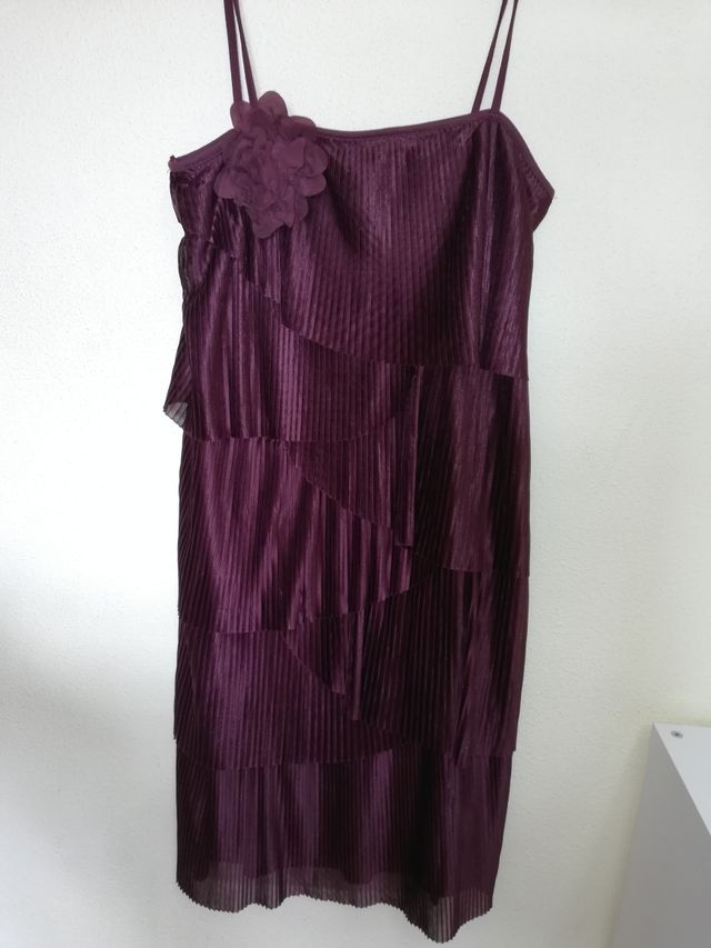 Vestido color burdeos