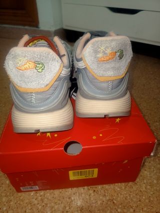 Zapatillas Reebok Looney tunes.