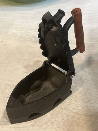 PLANCHA ANTIGUA DE CARBÓN