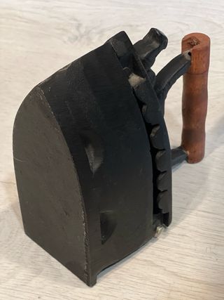 PLANCHA ANTIGUA DE CARBÓN