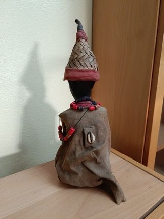 Boneco decorativo em pau preto