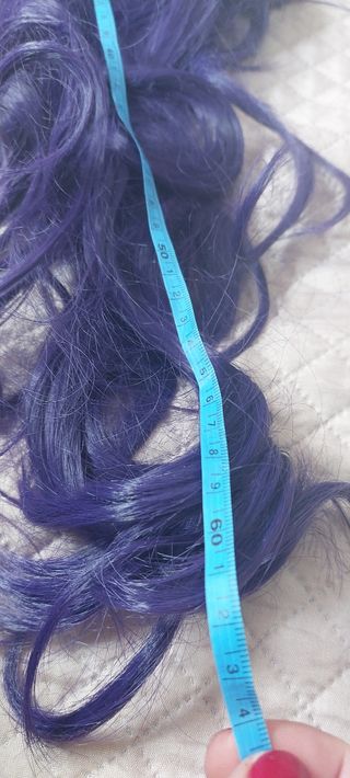 Peluca rizada morada