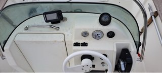 Barco de motor Beneteau