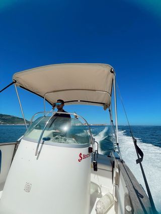 Barco de motor Beneteau