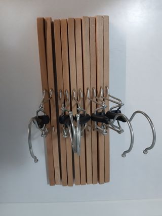 N. 5 appendiabiti in legno