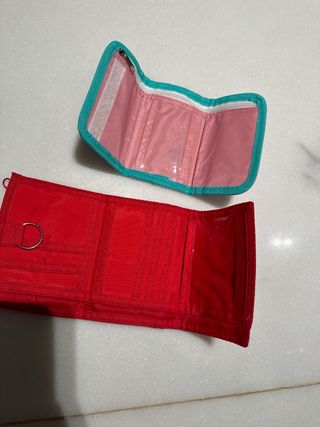2 carteras monederos de Minnie Mouse y Snoopi