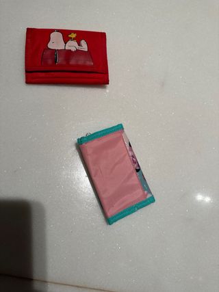 2 carteras monederos de Minnie Mouse y Snoopi