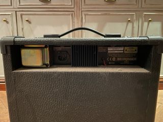 Alplificador Behringer BX300