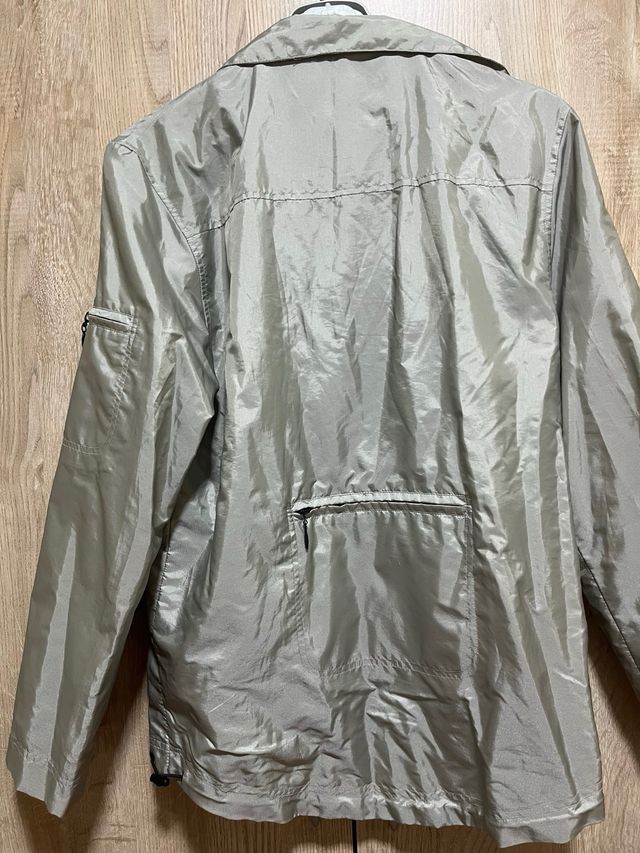 Chaqueta color plata