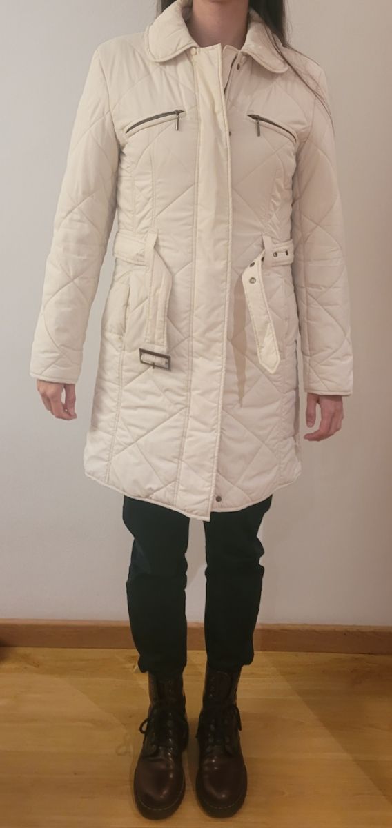 Abrigo blanco/beige acolchado