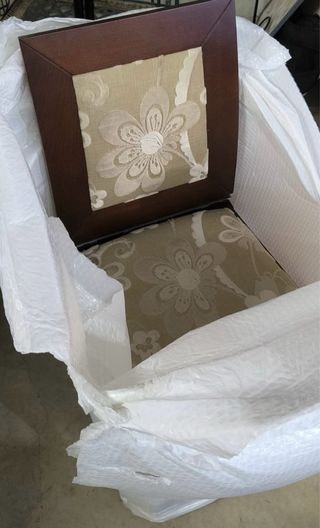 CONJUNTO MESA PLEGABLE Y DOS SILLAS