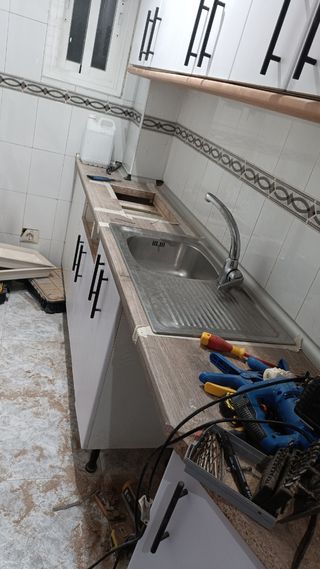 Carpintería, fontanería, electricidad y pintura