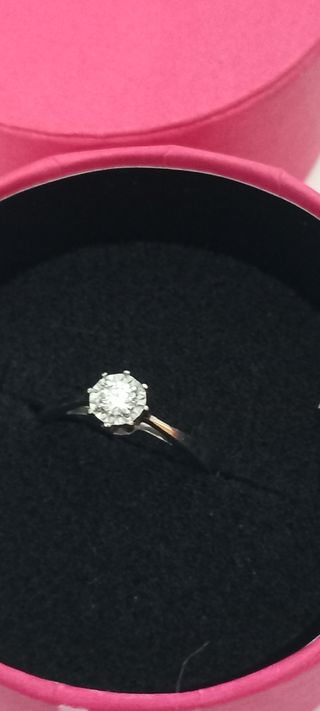 Anillo solitaro rosetón tous