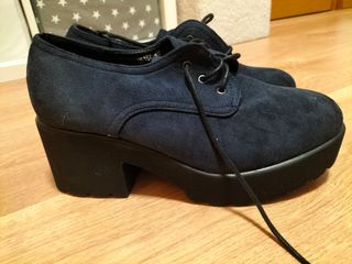 Zapatos de tacón azul marino