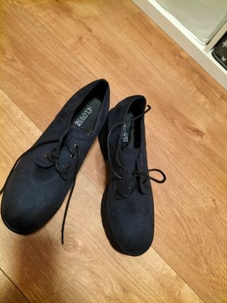 Zapatos de tacón azul marino