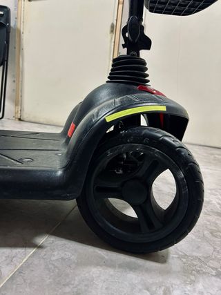 Scooter de 4 ruedas marca Tenerife 