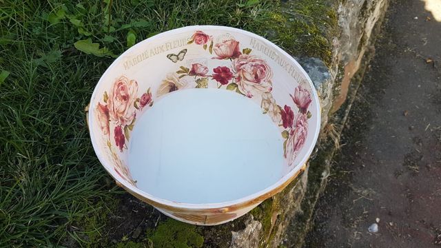 Preciosa Cestita de madera