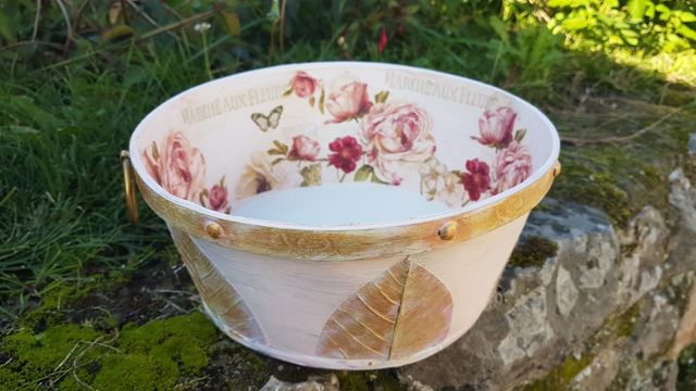 Preciosa Cestita de madera