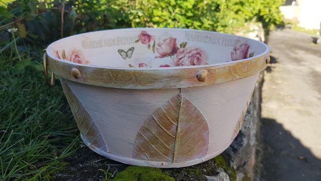 Preciosa Cestita de madera