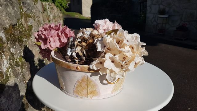 Preciosa Cestita de madera