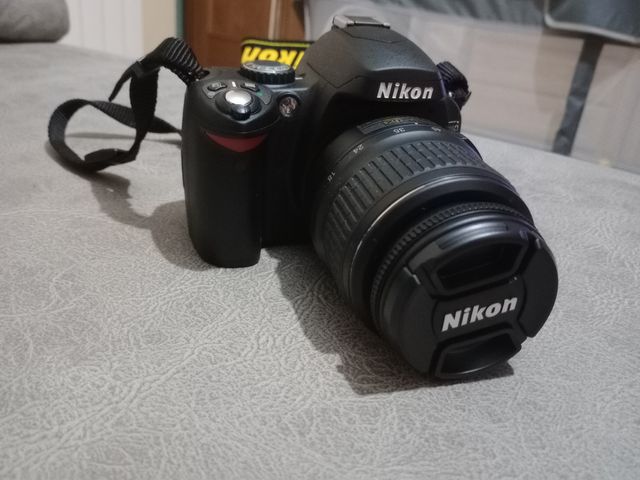 Nikon D40 + objetivo.