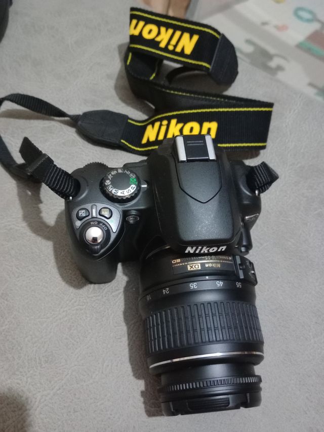 Nikon D40 + objetivo.