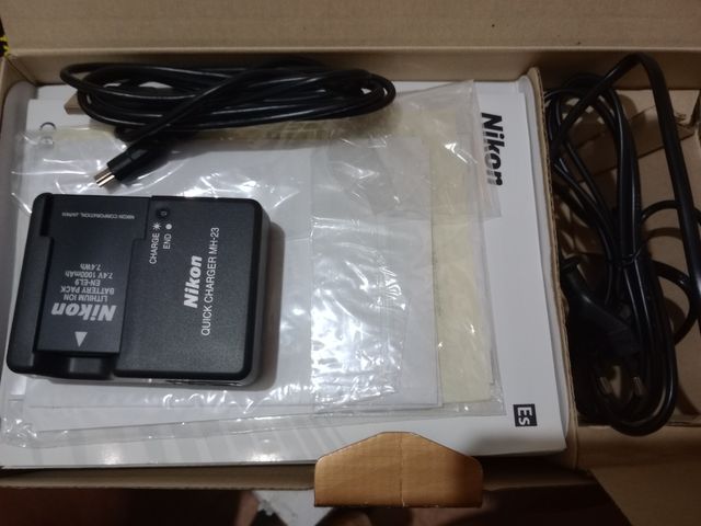 Nikon D40 + objetivo.