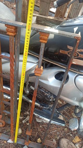 Dos rejas de forja echas a mano