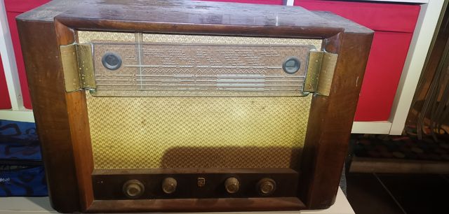 Radio de válvulas fhilips be-612a
